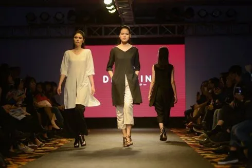 BST của DINH DINH đã lấy cảm hứng từ trang phục của người dân tộc vùng cao với chất liệu đũi.