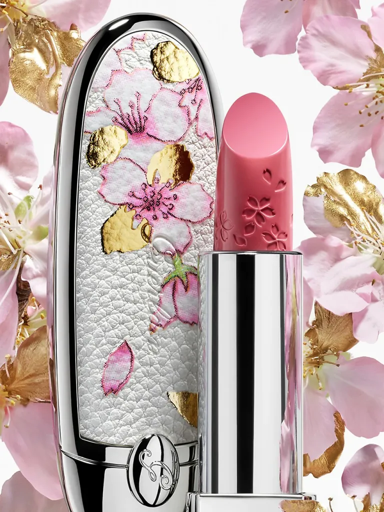 Guerlain cũng là một lựa chọn cho trang điểm môi balletcore. Guerlain cũng là một lựa chọn cho trang điểm môi balletcore.