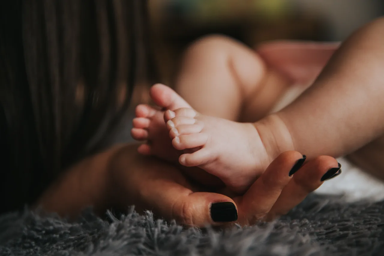 câu nói hay về tình mẹ bàn chân em bé