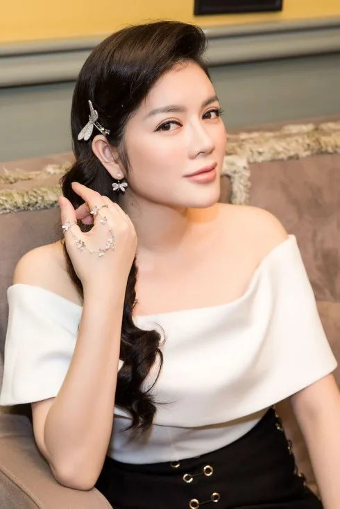 Lý Nhã Kỳ đẹp yêu kiều tại Triển lãm kim cương Staurino Fratelli