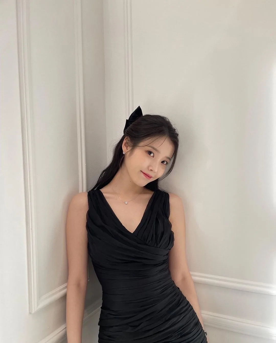 IU diện váy coquette