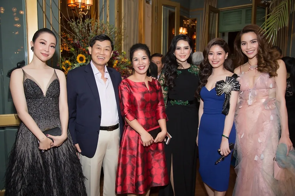 anh Hanh, chi Tien, Linh Ha, Ha Ho va khach VIP