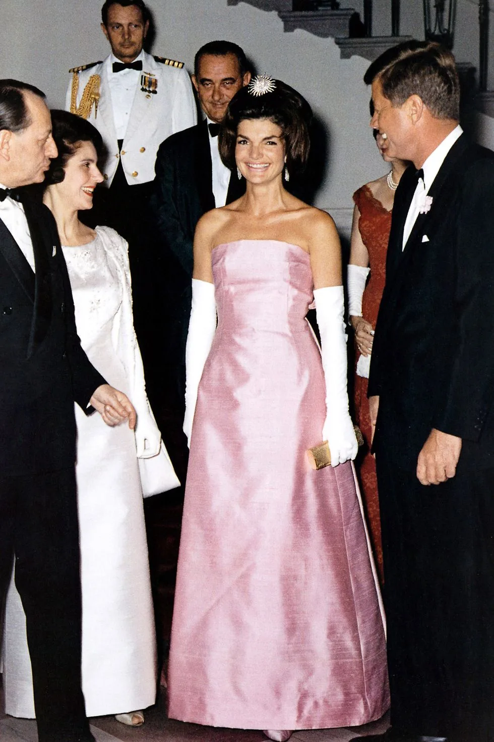 Đệ nhất Phu nhân Jackie Kennedy - biểu tượng thời trang Nhà Trắng sống mãi với thời gian 7 biểu tượng thời trang Jackie Kennedy 6