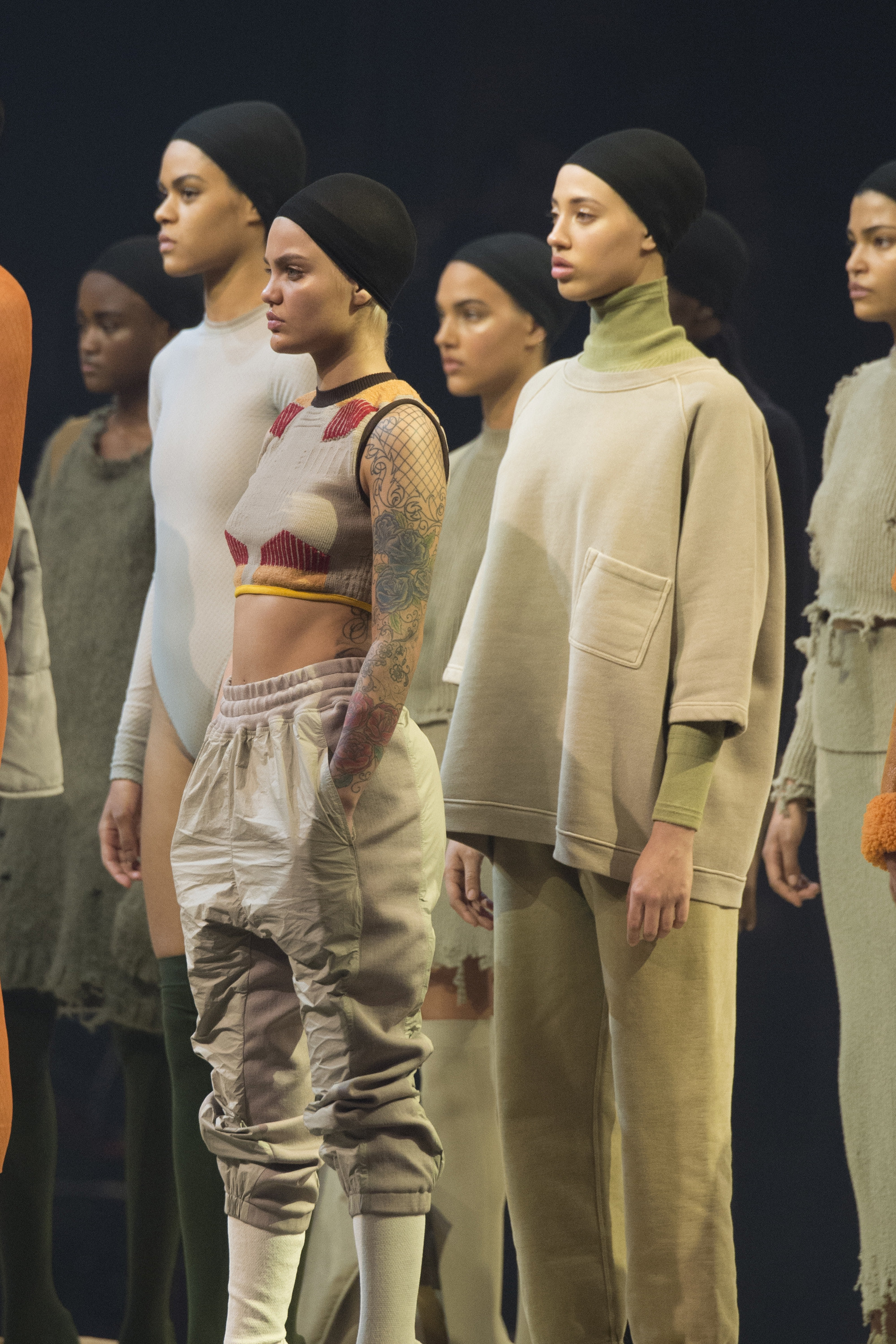 Những nội quy khắt khe mà người mẫu phải tuân theo ở show diễn Yeezy Season 3