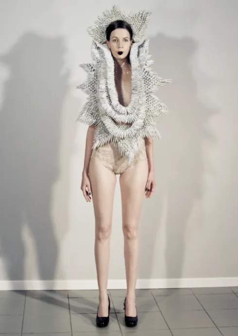 Một thiết kế trong BST Haute Couture Thu-Đông 13/14 của Defined Moment