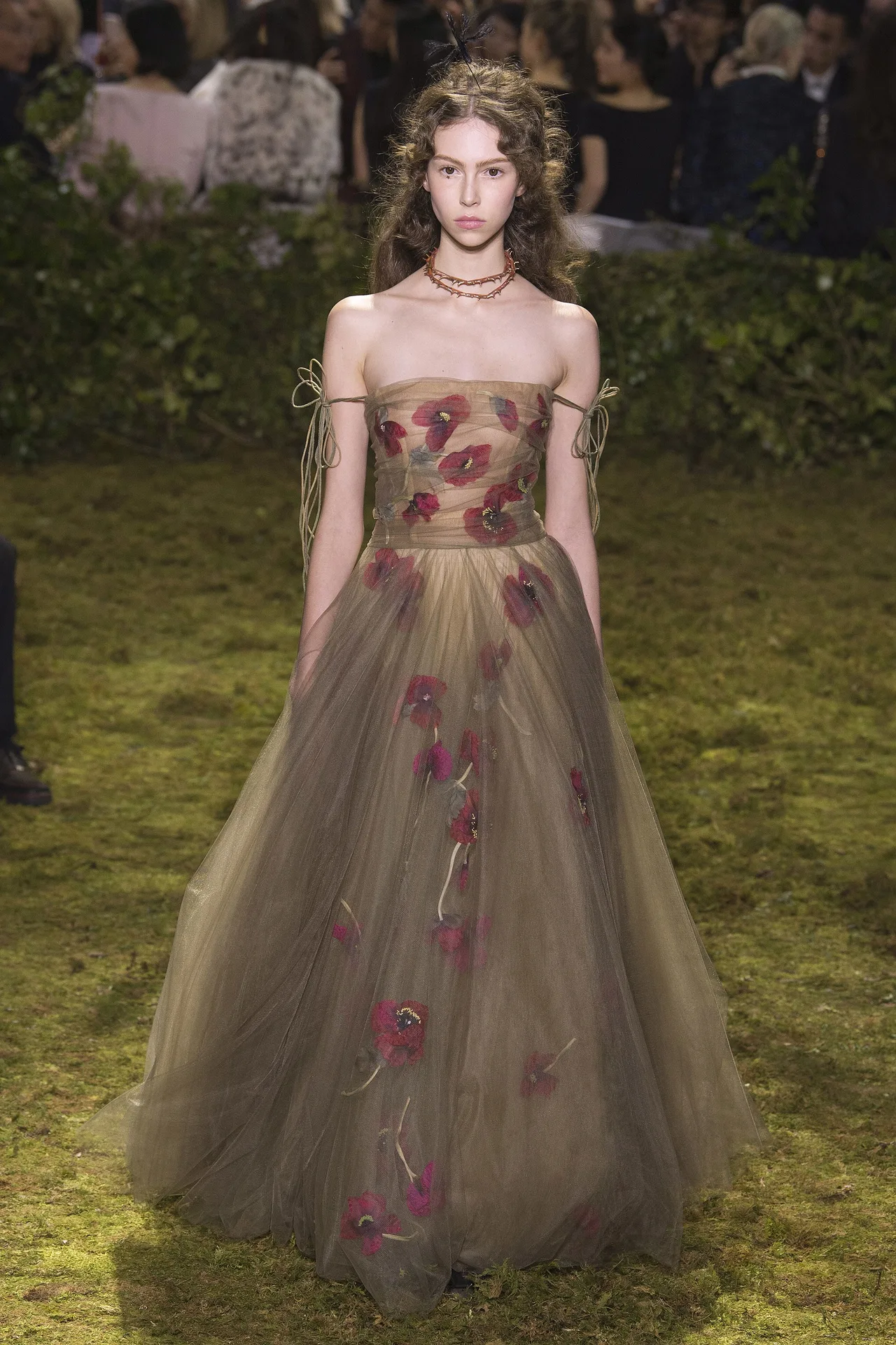 Những BST nổi bật tại tuần lễ Haute Couture Xuân-Hè 2017 - ELLE VN