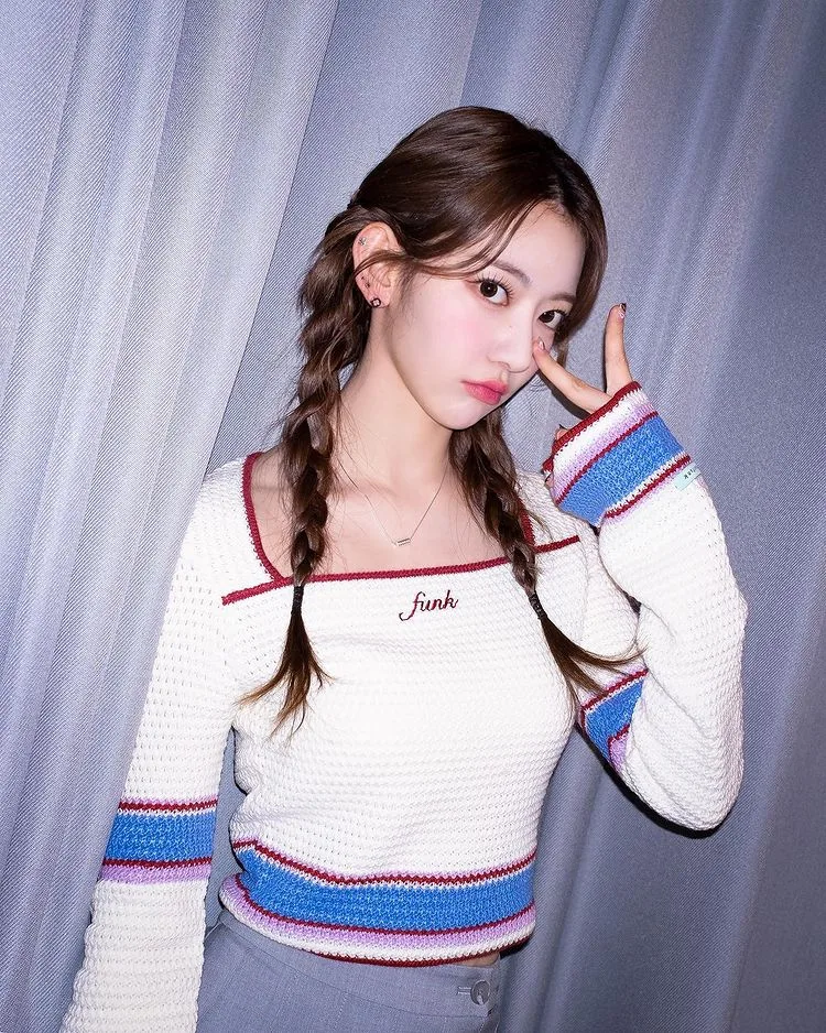 Sakura Miyawaki Sakura Miyawaki