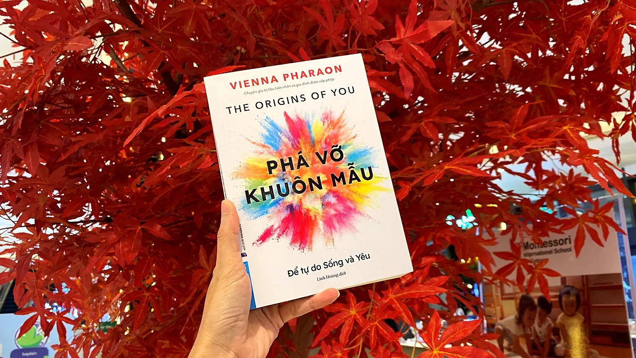 Phá vỡ khuôn mẫu (tên gốc tiếng Anh: The Origins of You) là tác phẩm của Vienna Pharaon.