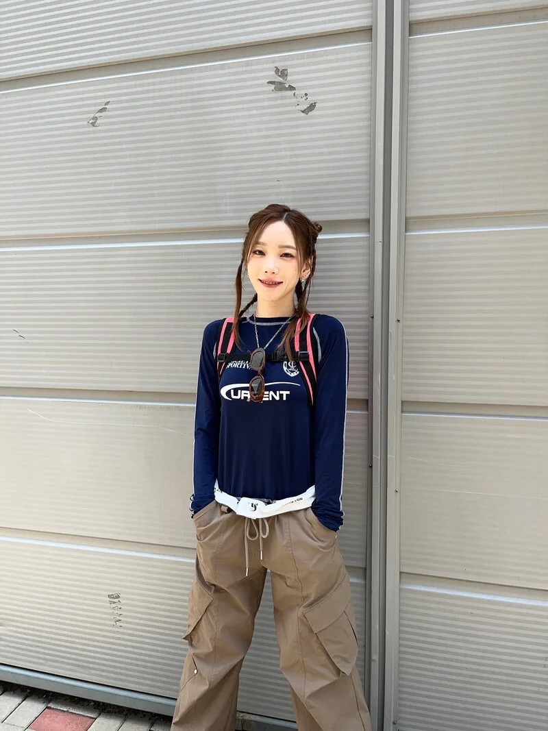 taeyeon diện quần túi hộp cùng áo dài tay