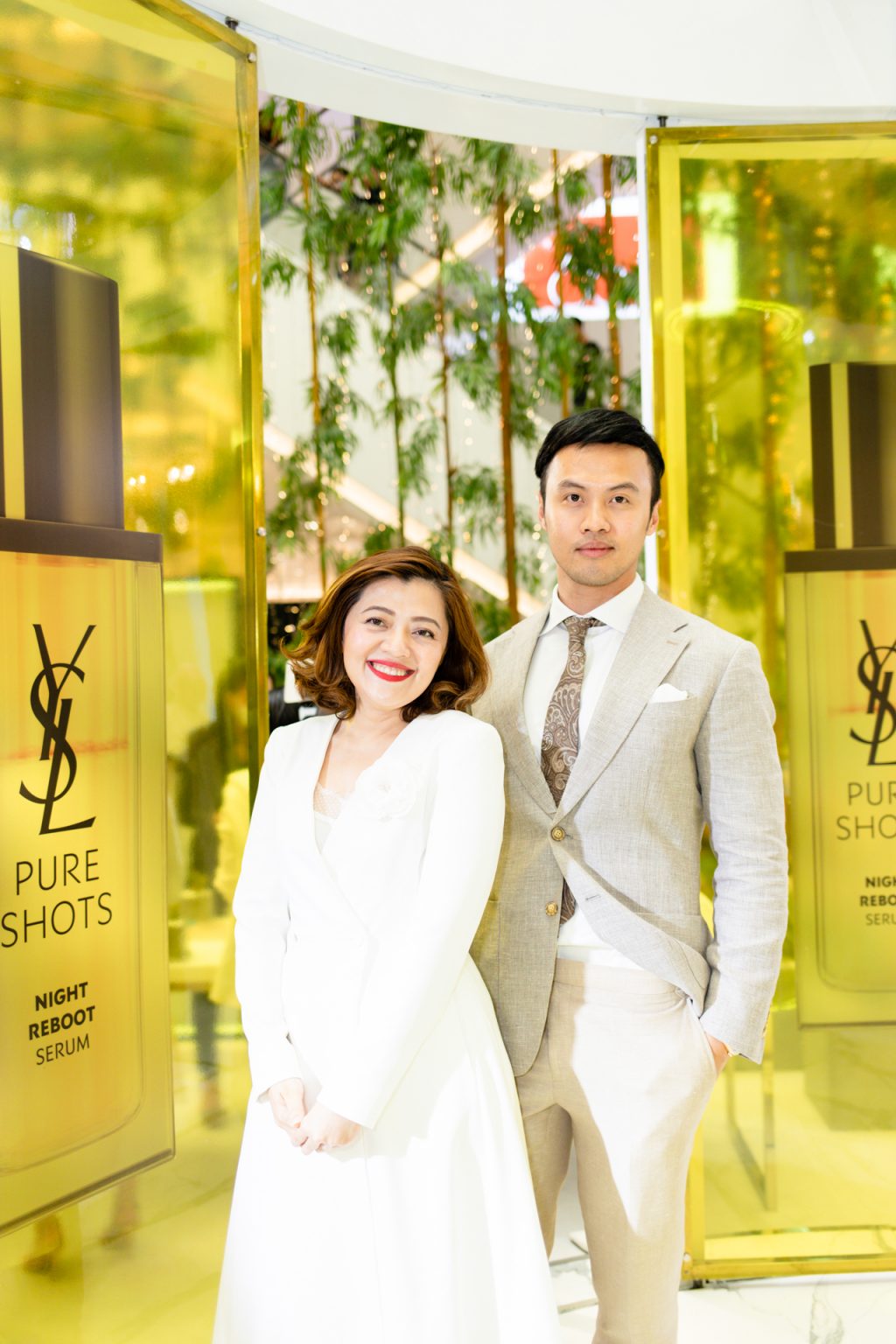 YSL Beauté-Shark Khoa và Shark Phi. YSL Beauté-Shark Khoa và Shark Phi.
