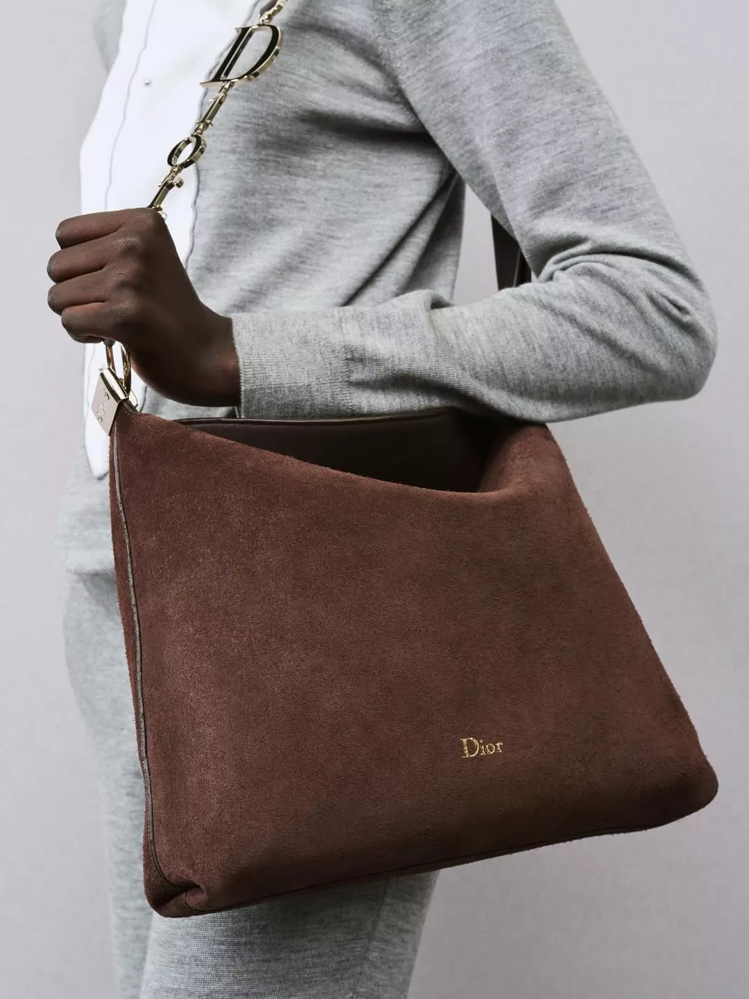 túi xách da nâu BST Dior SS26