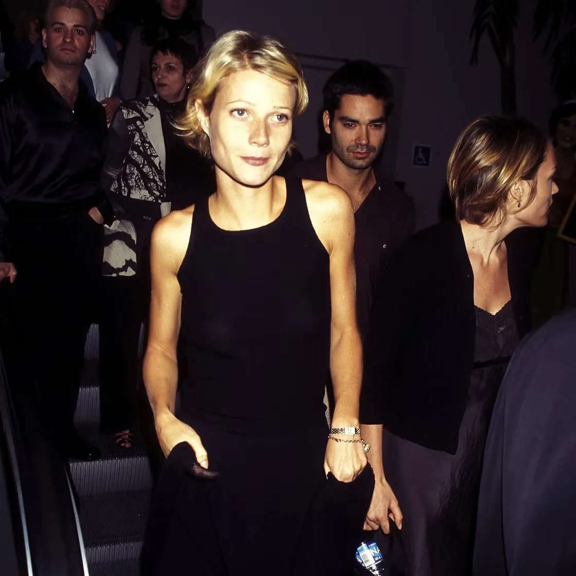 Gwyneth Paltrow diện váy đen