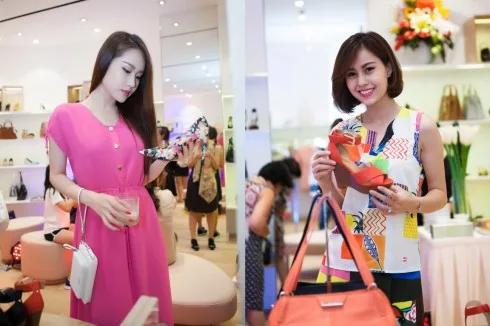 giày cao gót, túi đồng màu được trưng bày theo chủ đề một cách bắt mắt