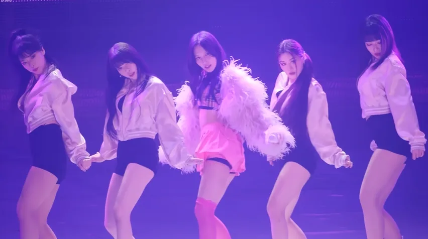 Mina diện aosloong vũ hồng twice