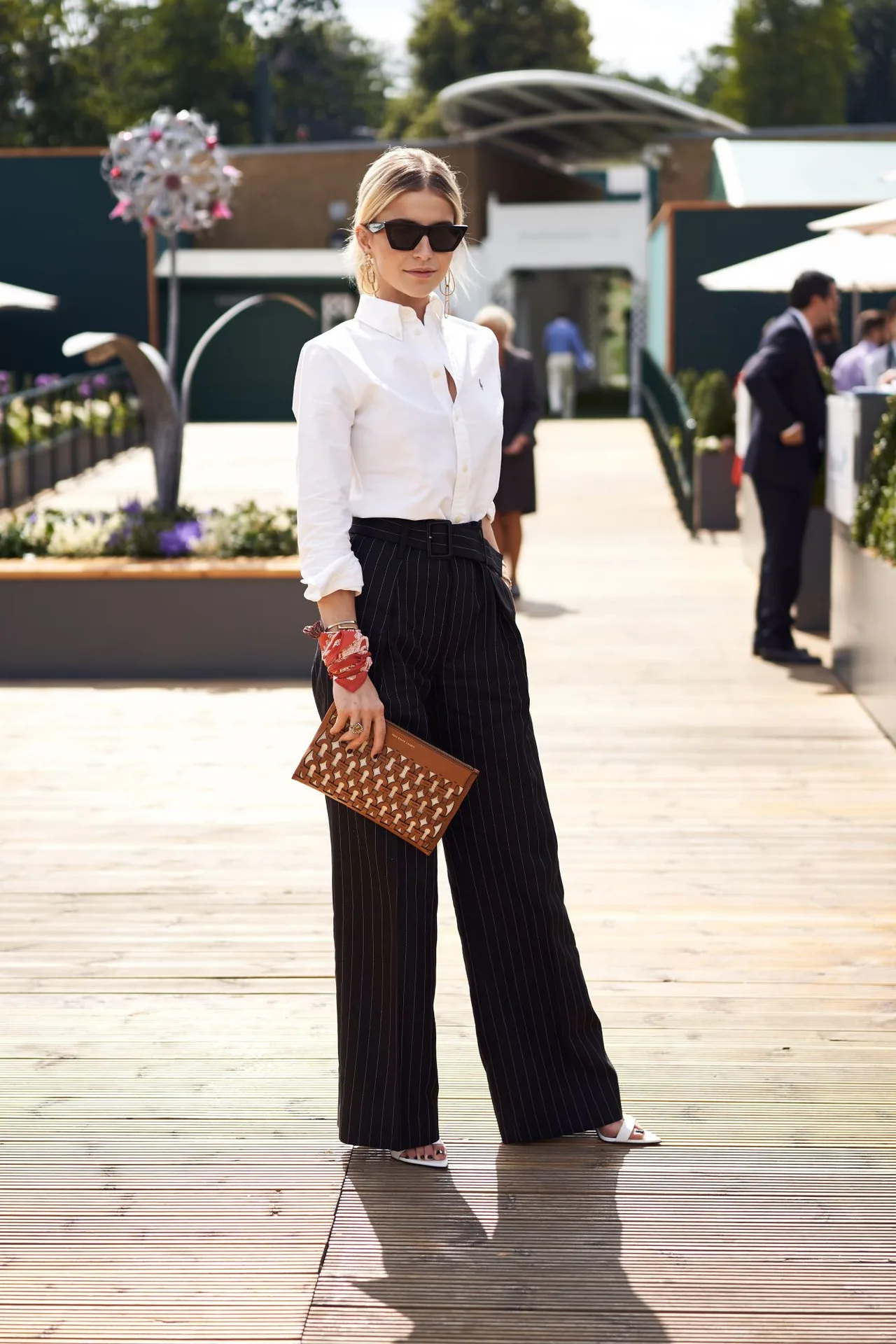 sơ mi oversized phối quần tây 