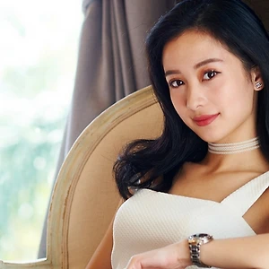 Jun Vũ đang từ bỏ vẻ ngoài thời trang trong trẻo, thuần khiết để gợi cảm hơn?