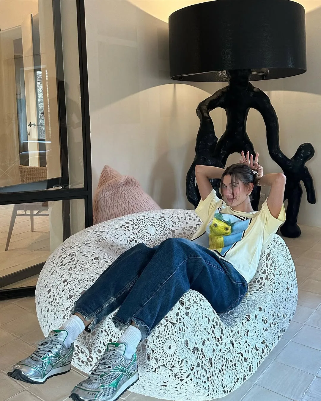 haileybieber áo thun phối quần jeans