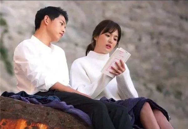 Luôn đặt niềm tin vào bạn trai mình và cho chàng nghe những lời động viên chính là cách khiến cho bạn trở nên quyến rũ hơn trong mắt chàng