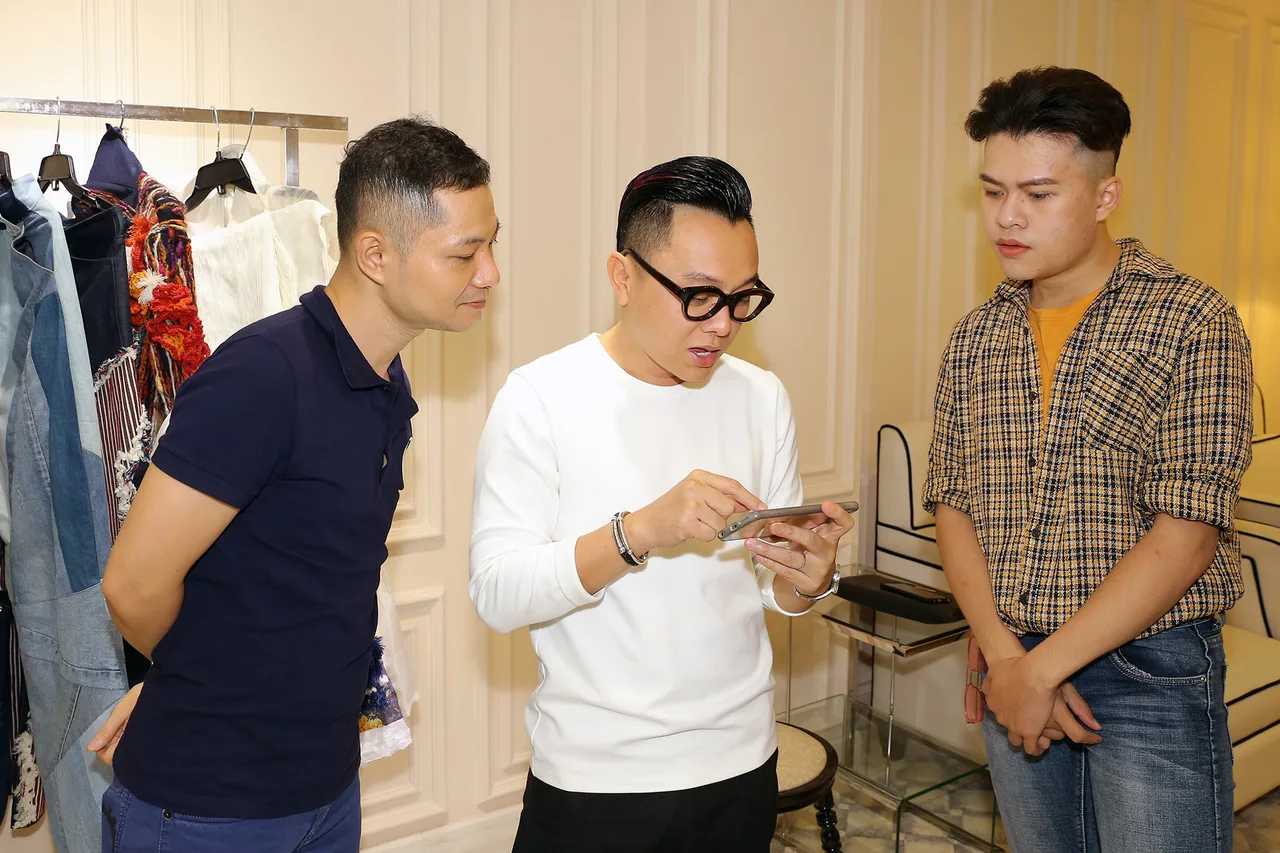 Nhà thiết kế Nguyễn Công Trí đối thoại cùng Top 3 cuộc thi ELLE Design Contest Nhà thiết kế Nguyễn Công Trí đối thoại cùng Top 3 cuộc thi ELLE Design Contest