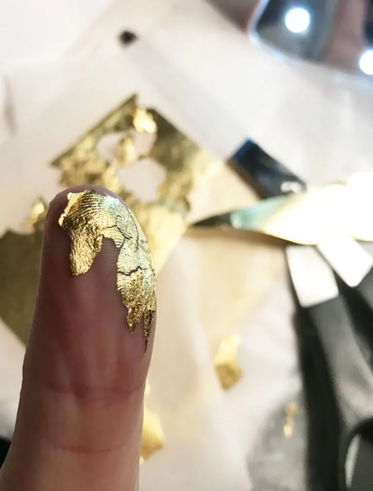 Khám phá mặt nạ vàng 24K - bí quyết mới của các sao Victoria's Secret ELLE VN