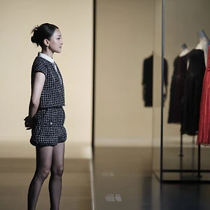 Tilda Swinton hội ngộ Châu Tấn cùng dàn sao Trung tại triển lãm “Gabrielle Chanel. Fashion Manifesto”
