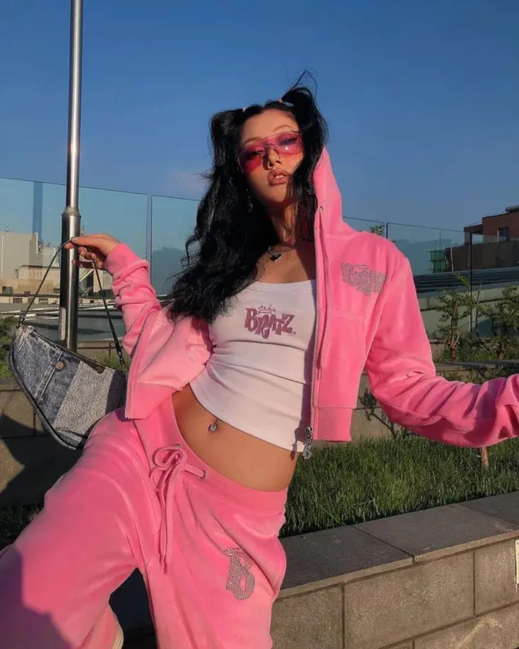 tracksuit màu hồng barbiecore