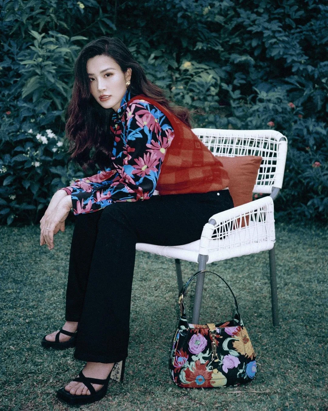 Đông Nhi mặc đồ vintage