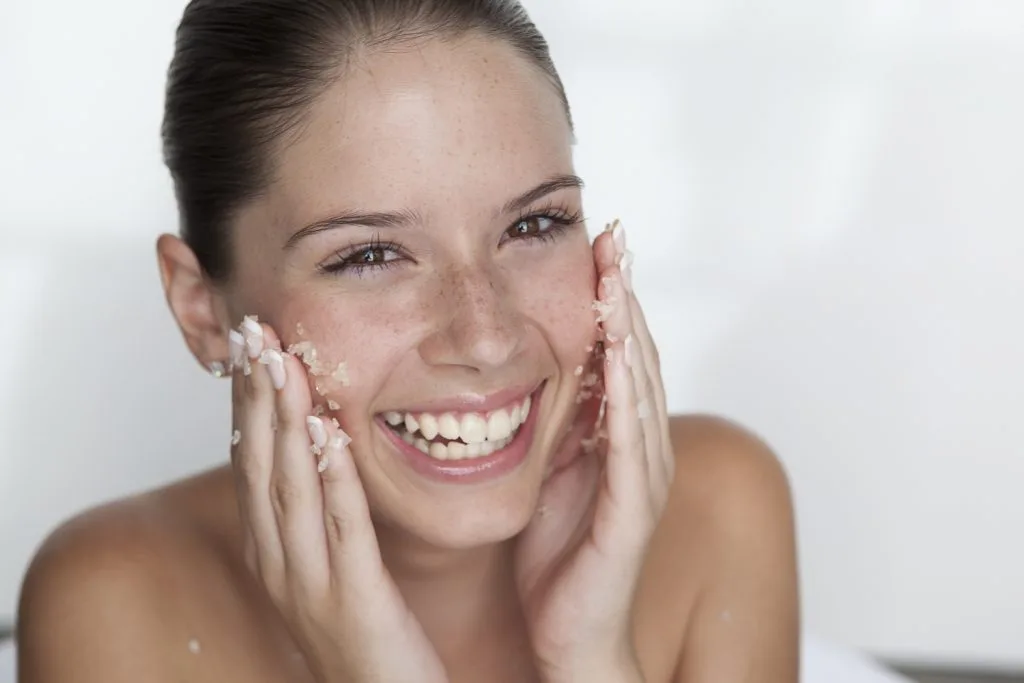 6 cách làm sạch da mặt khiến nhan sắc bị đánh cắp 6 cách làm sạch da mặt khiến nhan sắc bị đánh cắp
