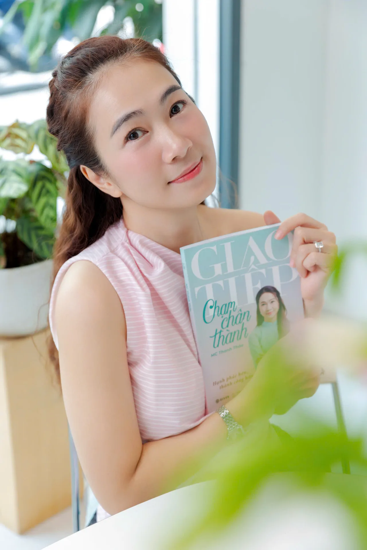 MC Thanh Thảo Hugo tại buổi ra mắt sách "Giao tiếp chạm chân thành"