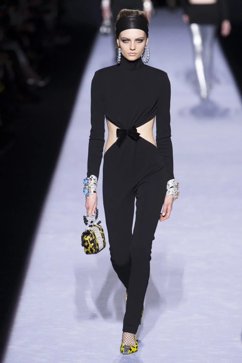 Thương hiệu Tom Ford Ready-to-wear Thu 2018: Thời đại hoàng kim thập niên 80 Thương hiệu Tom Ford Ready-to-wear Thu 2018: Thời đại hoàng kim thập niên 80