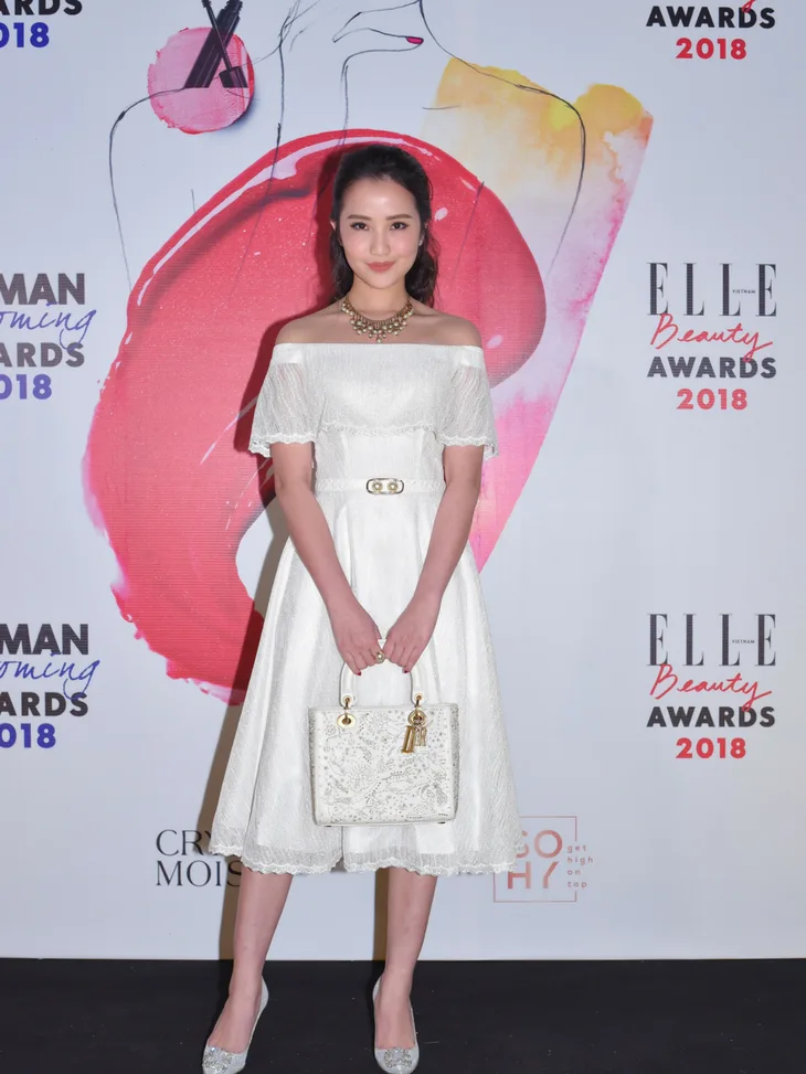 ELLE Beauty Awards 2018: Phạm Hương chiến thắng giải Best Hair of the Year