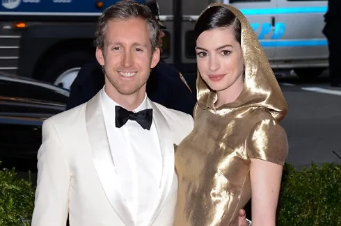 Anne Hathaway nói dối việc mang thai để bảo vệ con ellevn