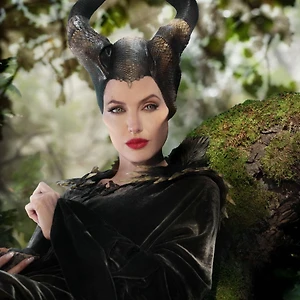 Angelina Jolie: Phù thủy cổ tích