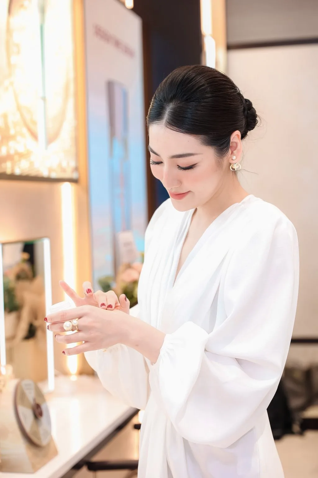 Hoạt động trải nghiệm sản phẩm tại cửa hàng. Hoạt động trải nghiệm sản phẩm tại cửa hàng.