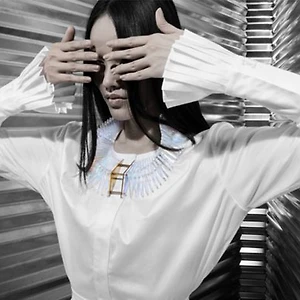 Tuyết Lan trong bộ ảnh quảng cáo cho thương hiệu Thomas Wylde