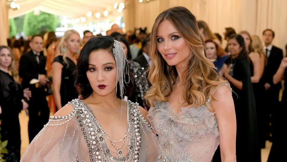 Georgina Chapman (phải) và Constance Wu tại Met Gala 2019