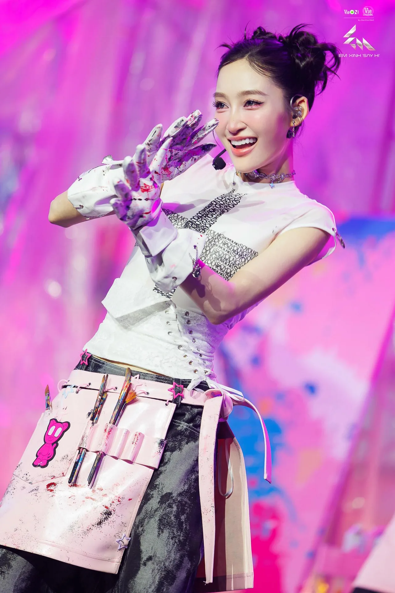 Juky San trong "Em Xinh Say Hi" trong livestage 2