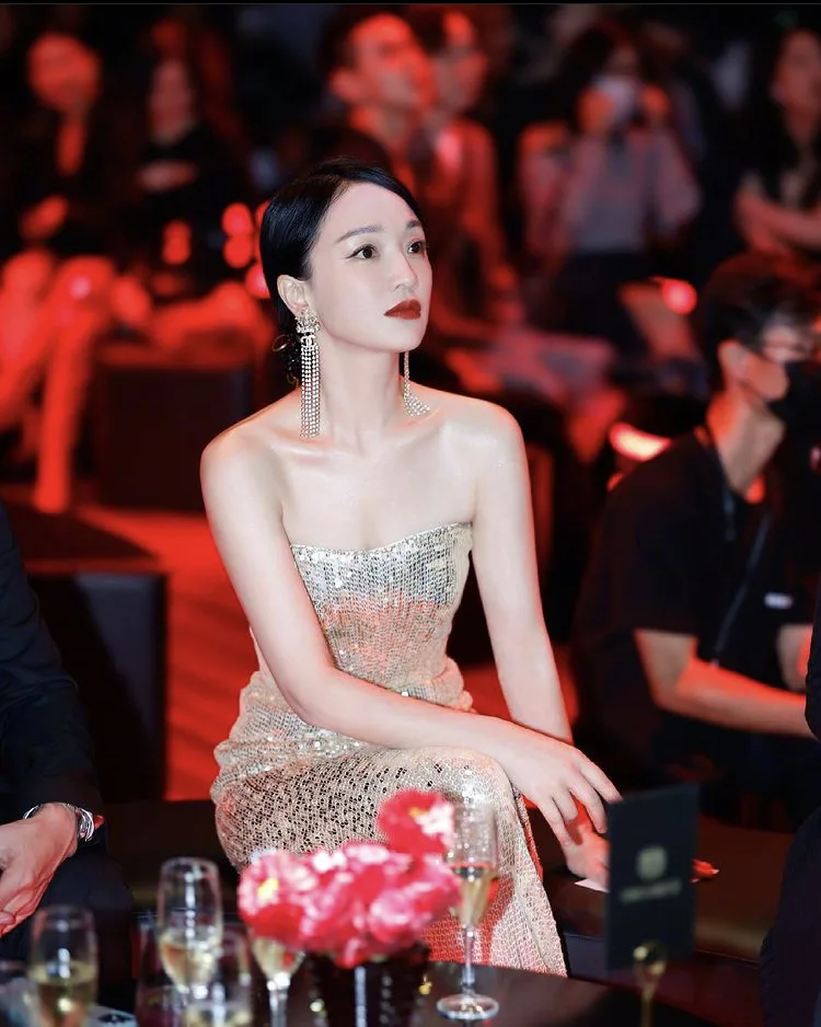 Châu Tấn tham gia sự kiện với trang sức Chanel