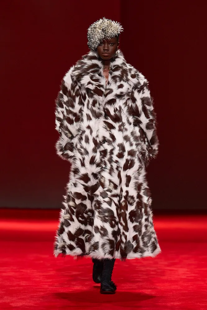 Status coat hoạ tiết đốm