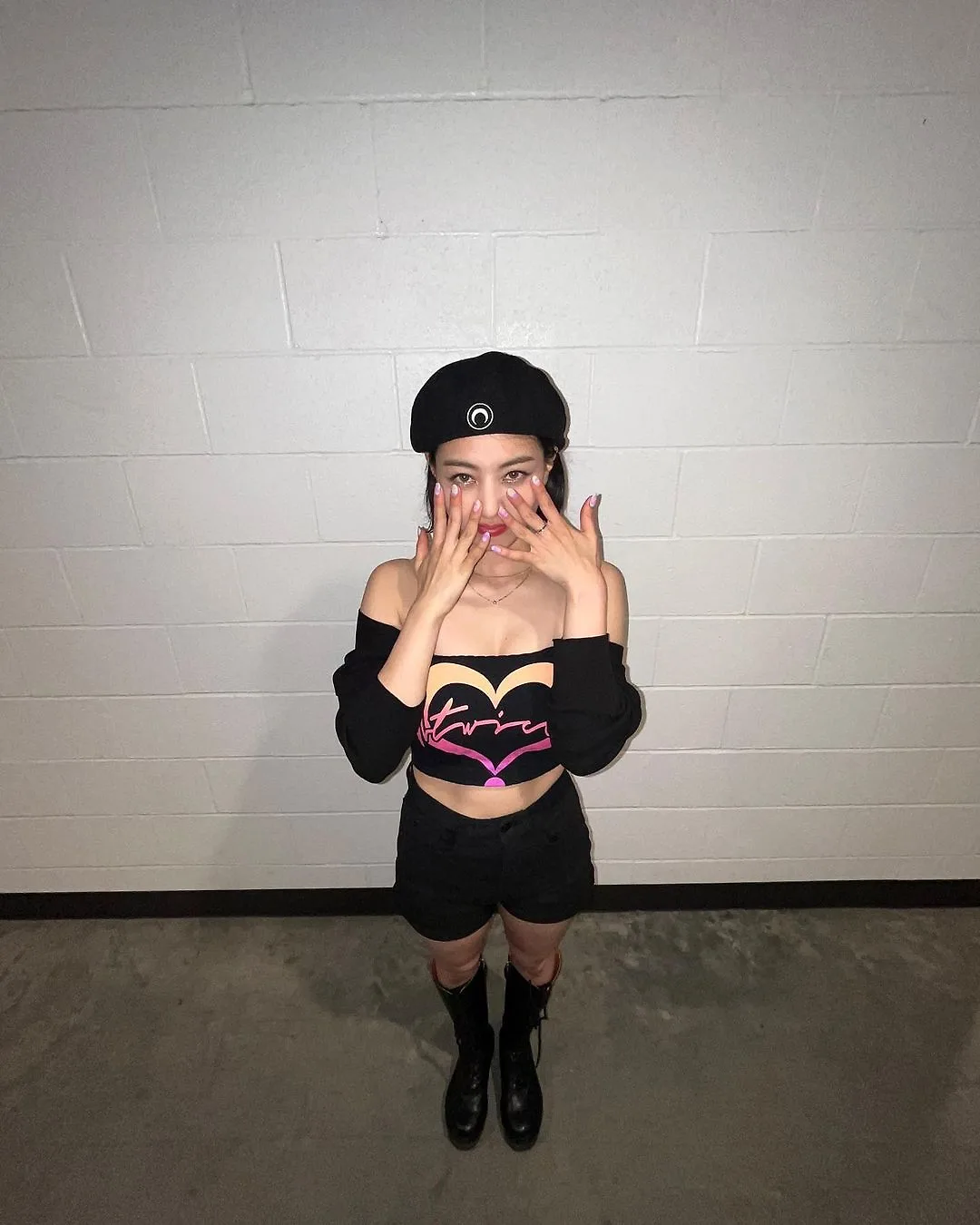 Jihyo và mũ beret