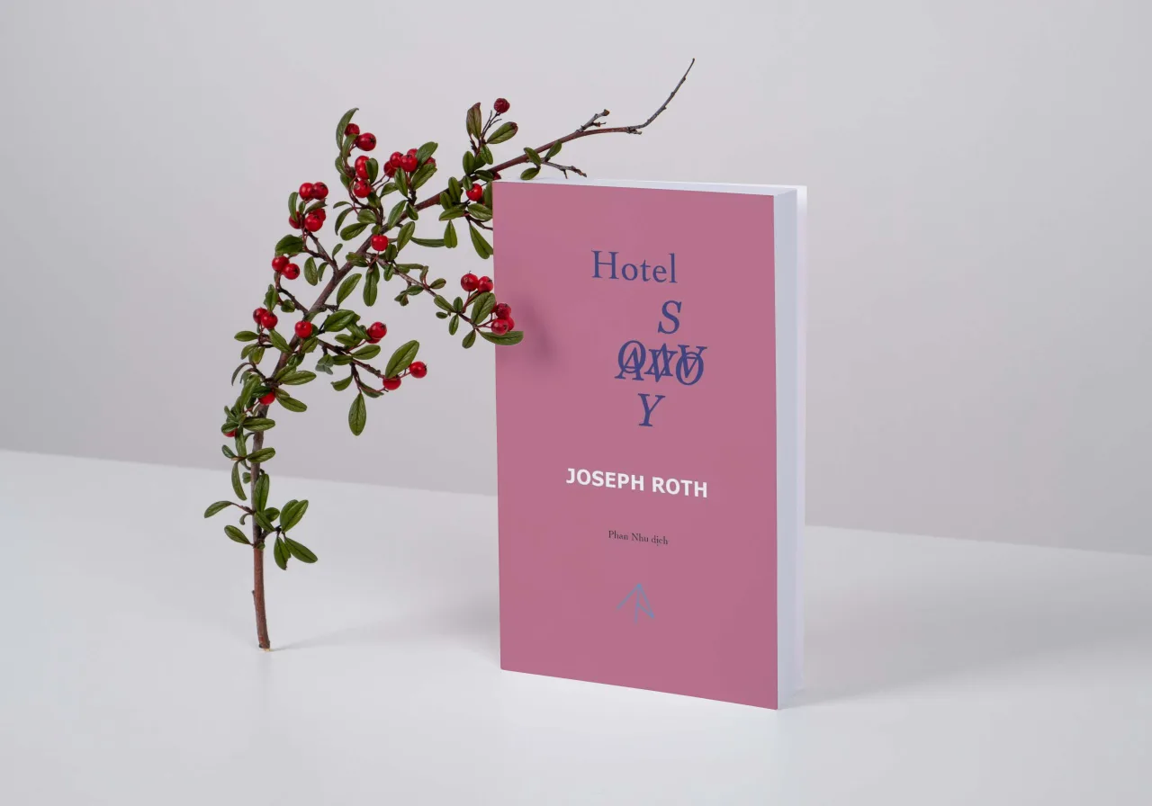 bìa sách hotel savoy