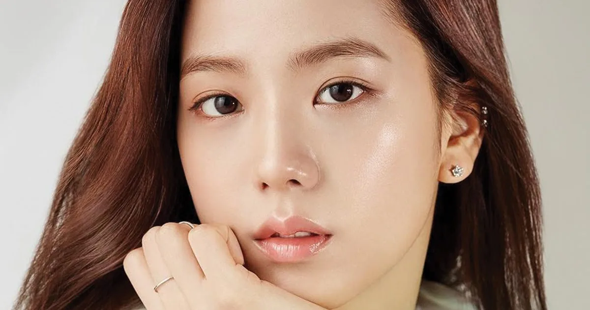 Ảnh: Instagram: @sooyaaa__. jisoo trang điểm tự nhiên