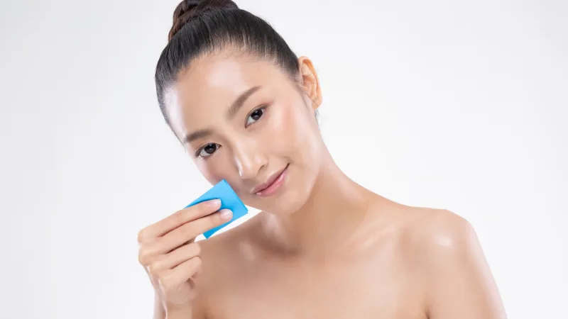 Cùng tìm hiểu phương pháp để có một làn da đẹp dưới nắng hè. da nhờn - lau mặt