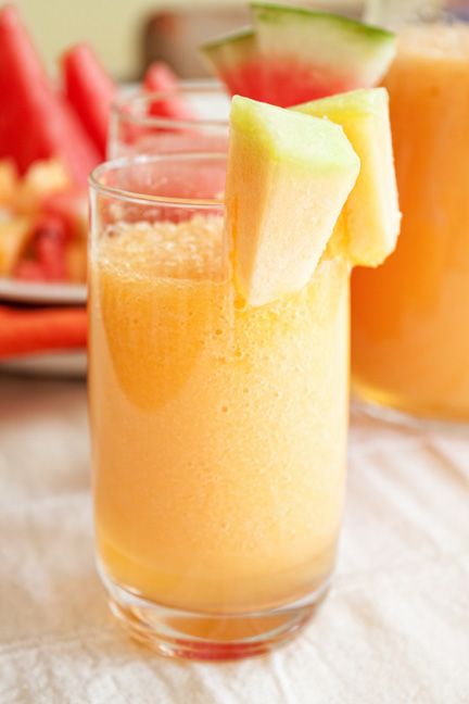 Cà rốt-táo-gừng Watermelon and melon juices in glasses for a nice weekend