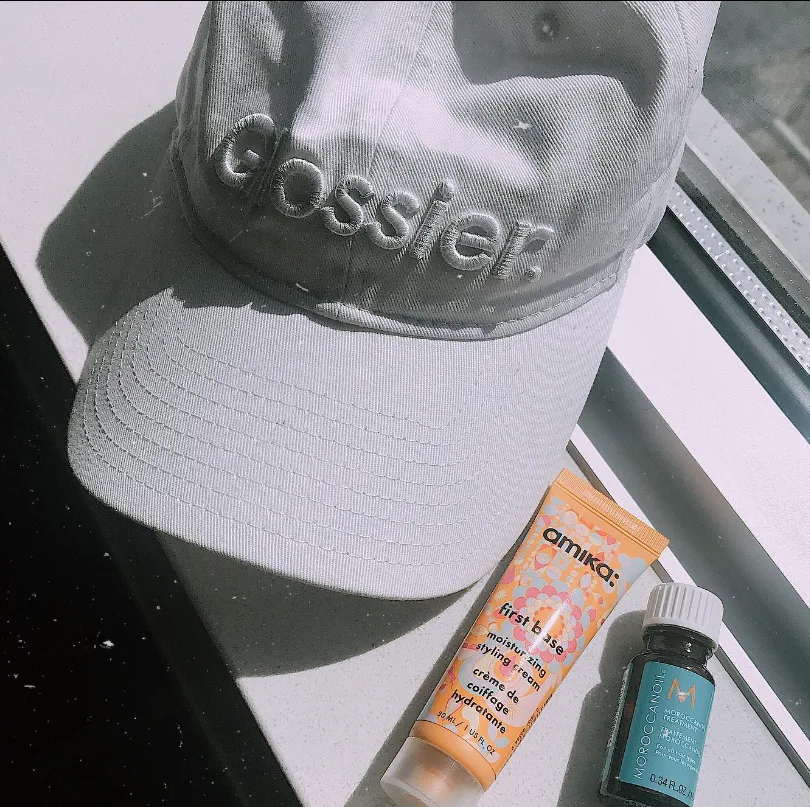 Beauty Merch-Mũ lưỡi trai Glossier