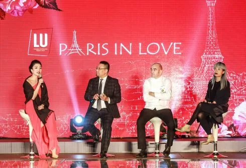 Dịch giả Nguyễn Đình Thành - một người gắn bó và yêu nước Pháp cùng các vị khách mời chia sẻ về tình yêu dành cho nước Pháp.