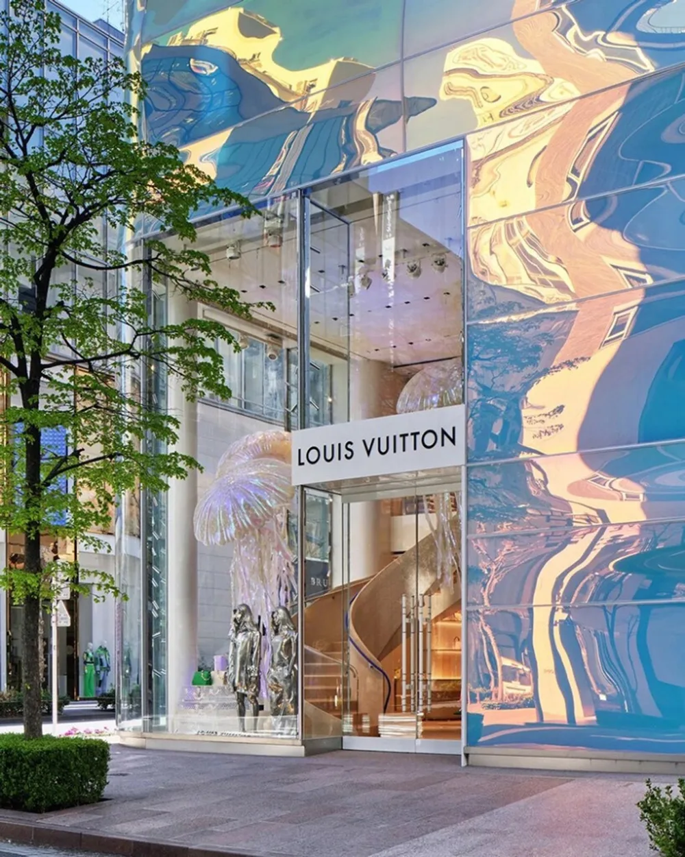Cửa hàng Louis Vuitton tại Tokyo