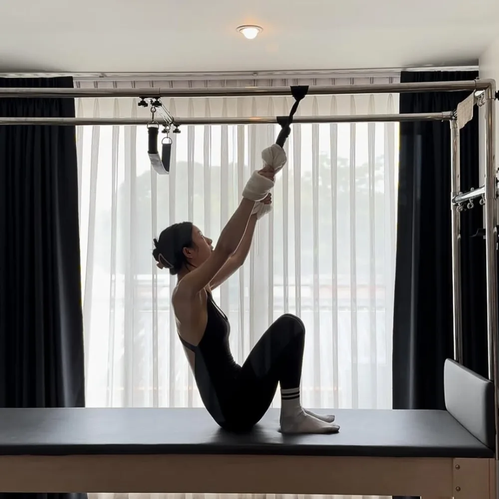 Cô gái tập pilates