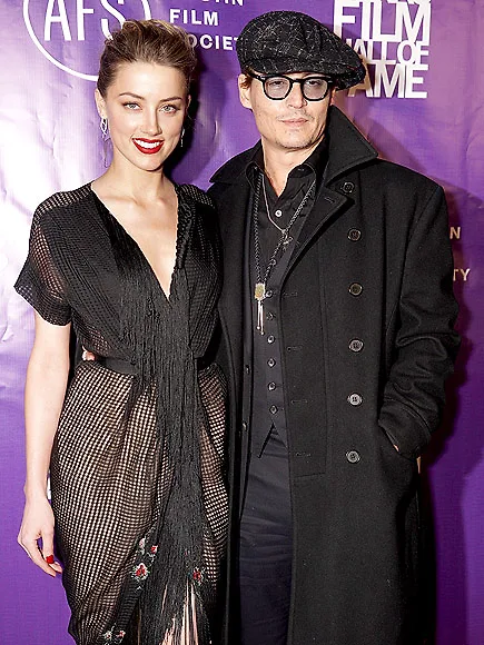 Depp đã xác nhận với giới báo chí rằng anh đã đính hôn, và cô vợ chưa cưới không ai khác chính là Heard.