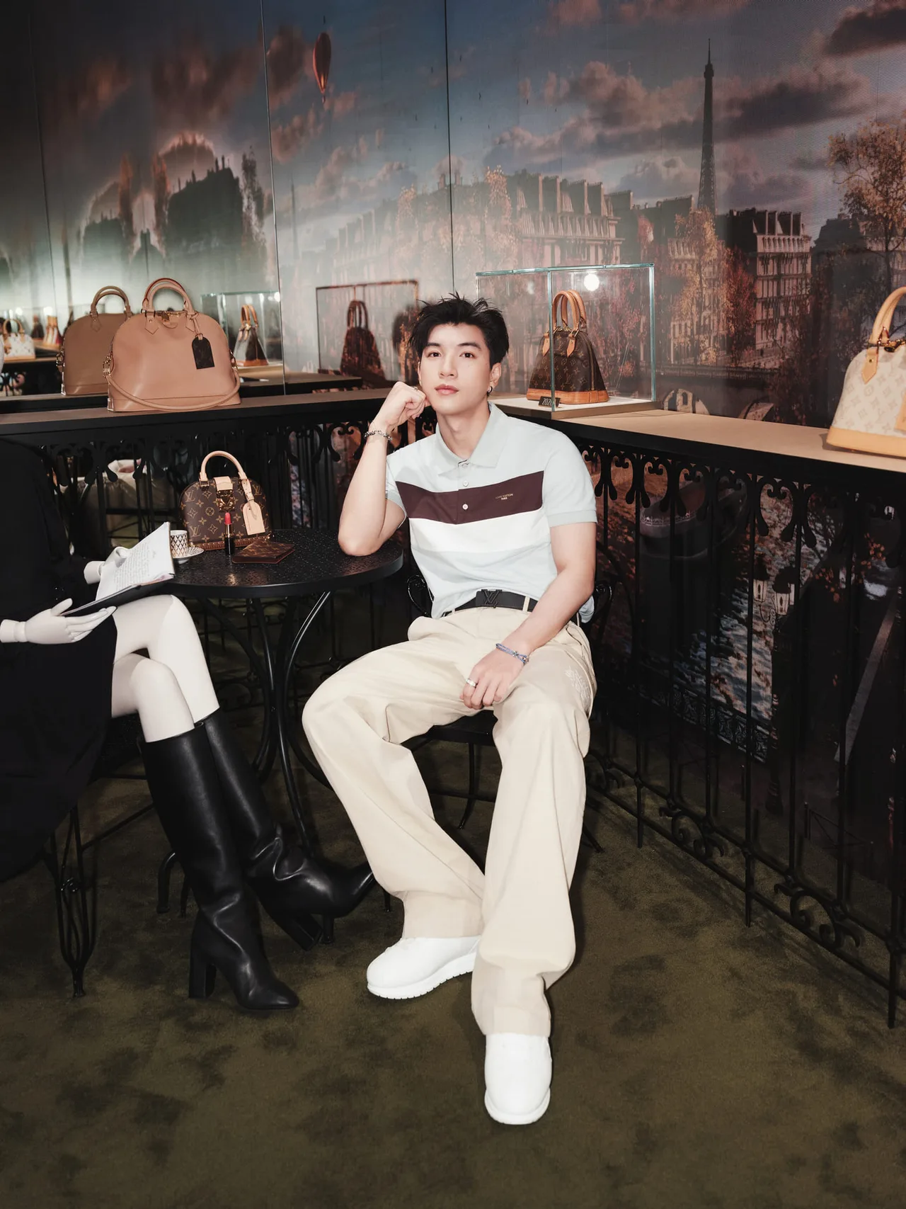 HIEUTHUHAI đồng hành cùng Louis Vuitton trong hành trình từ Paris đến Bangkok.